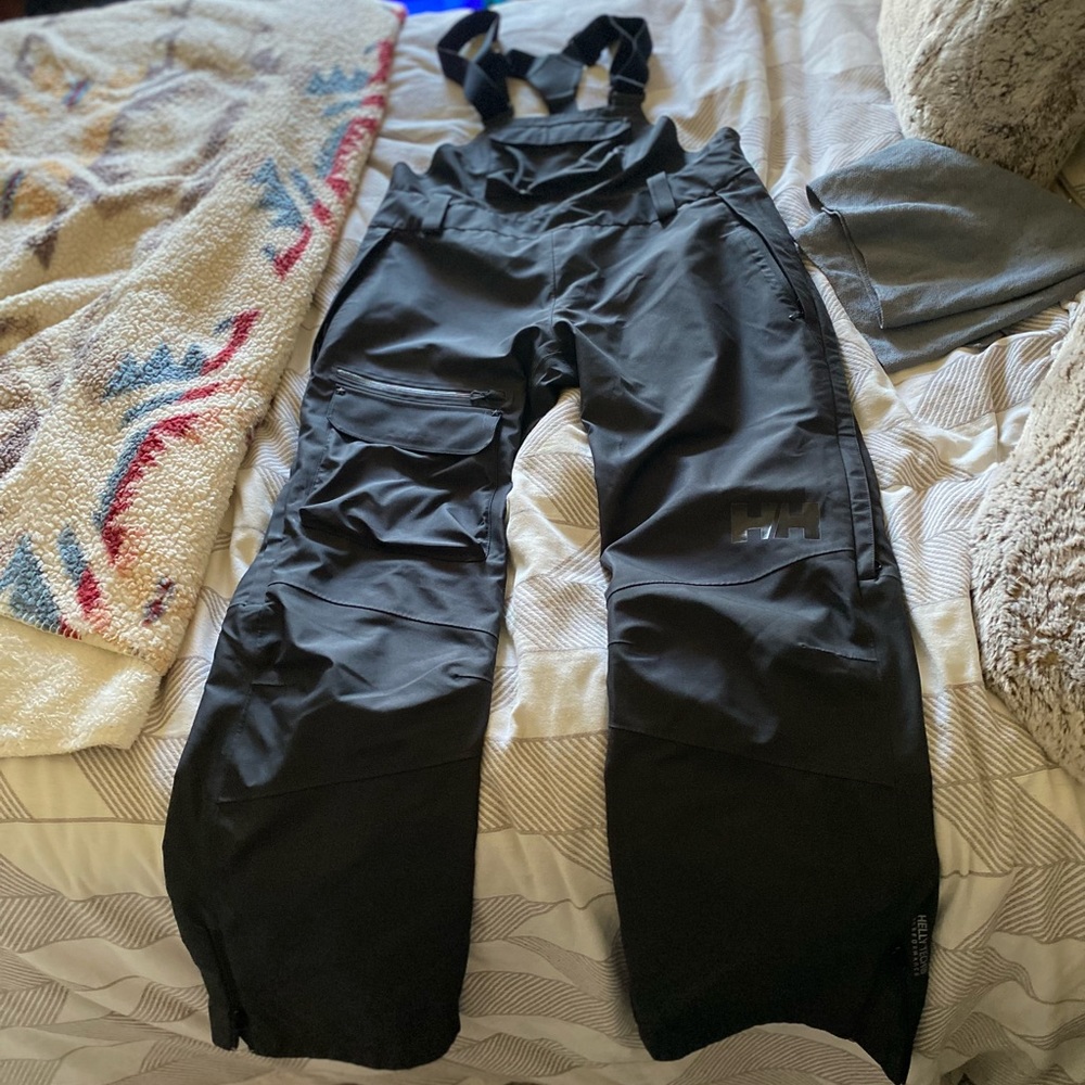 Never worn, Helly Hansen womens powder queen bib.
